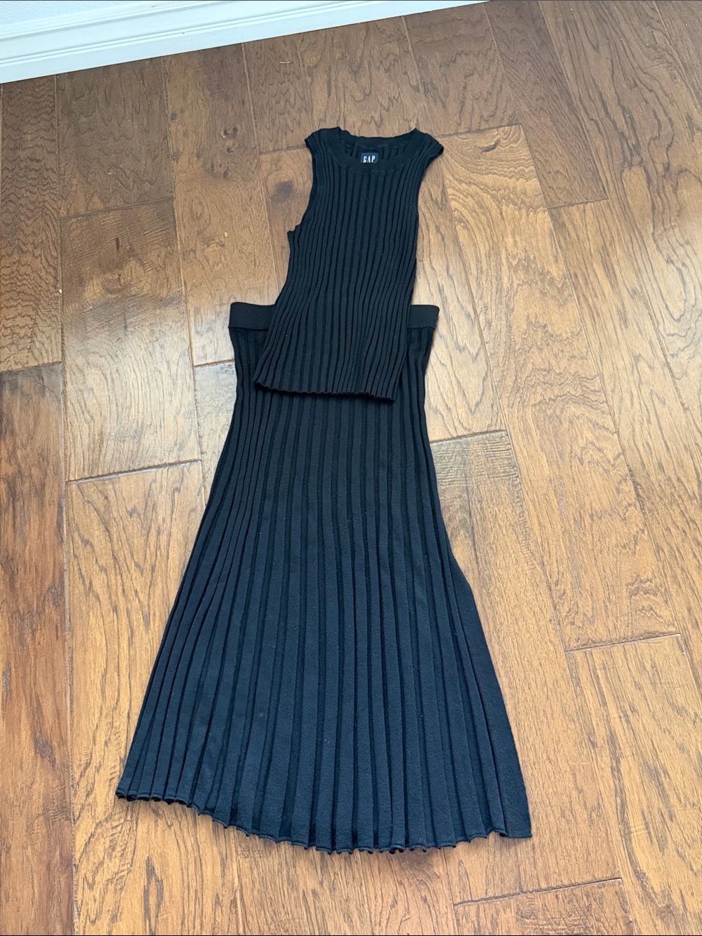 GAP Black Ribbed Sleeveless Midi Dress